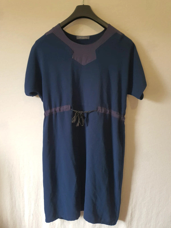 Petite robe bleu marine avec ceinture pailleté