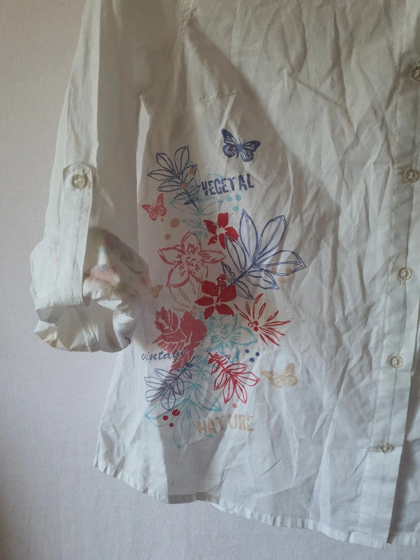 Chemise d'été blanche et fleurie