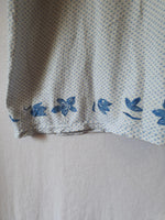 T-Shirt blanc avec points bleu