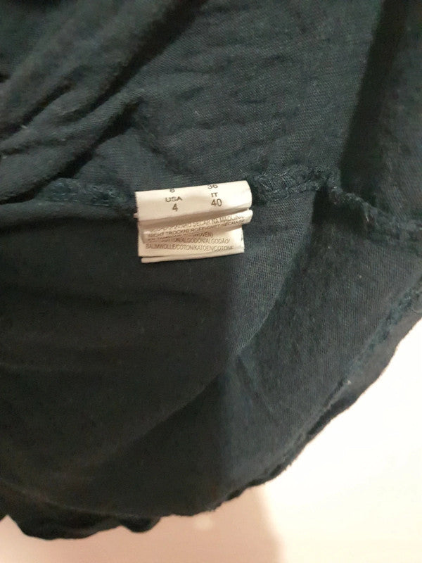 Robe d'été noire avec trou