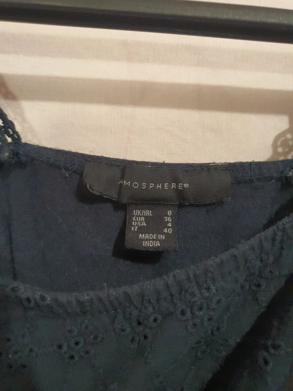 Robe d'été noire avec trou