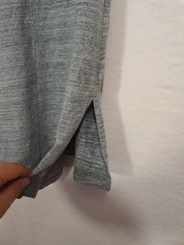 Belle robe grise d'été