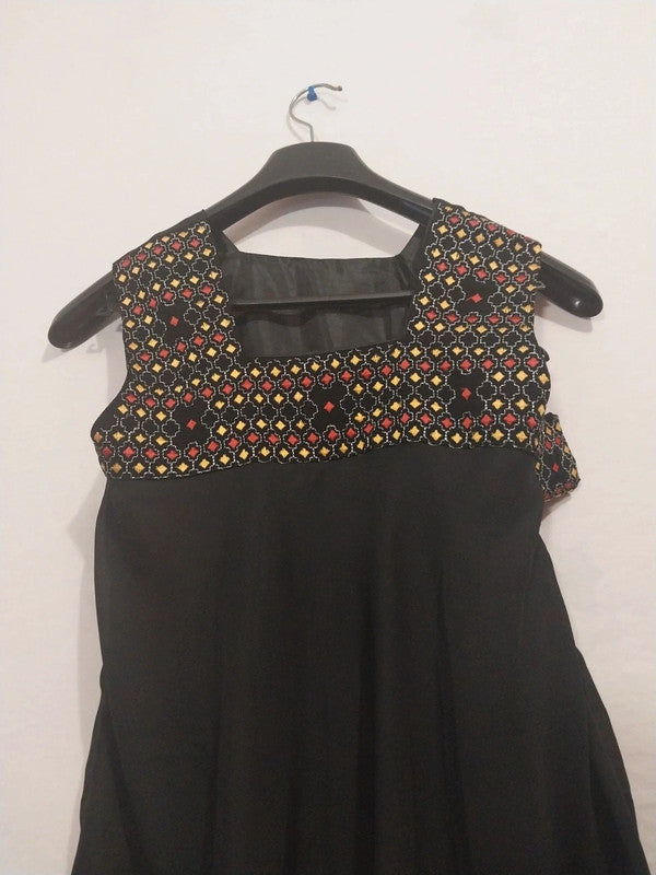 Robe noir imprimer avec ceinture accrocher