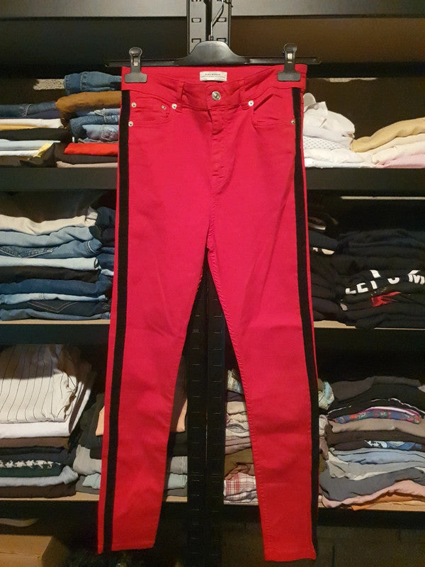 Jeans rouge et noir Zara