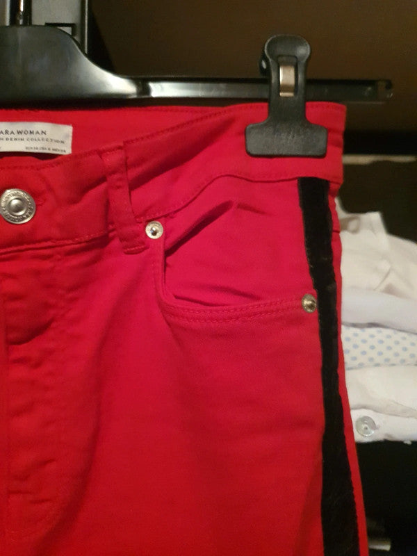 Jeans rouge et noir Zara