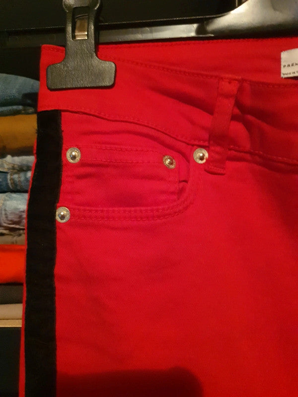 Jeans rouge et noir Zara
