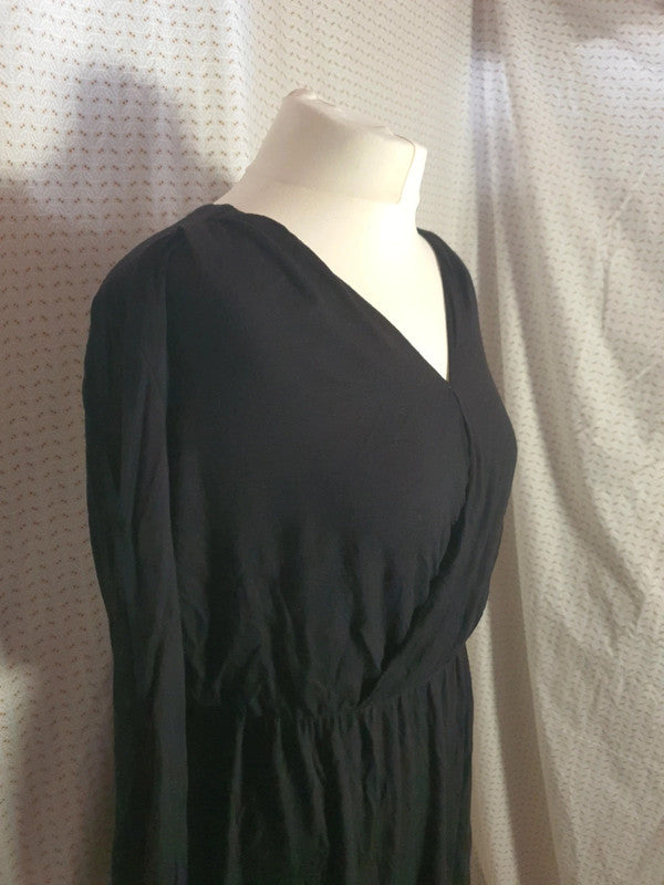 Superbe robe noir Laura Clément