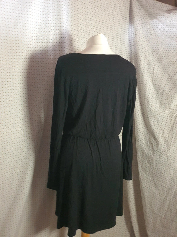 Superbe robe noir Laura Clément