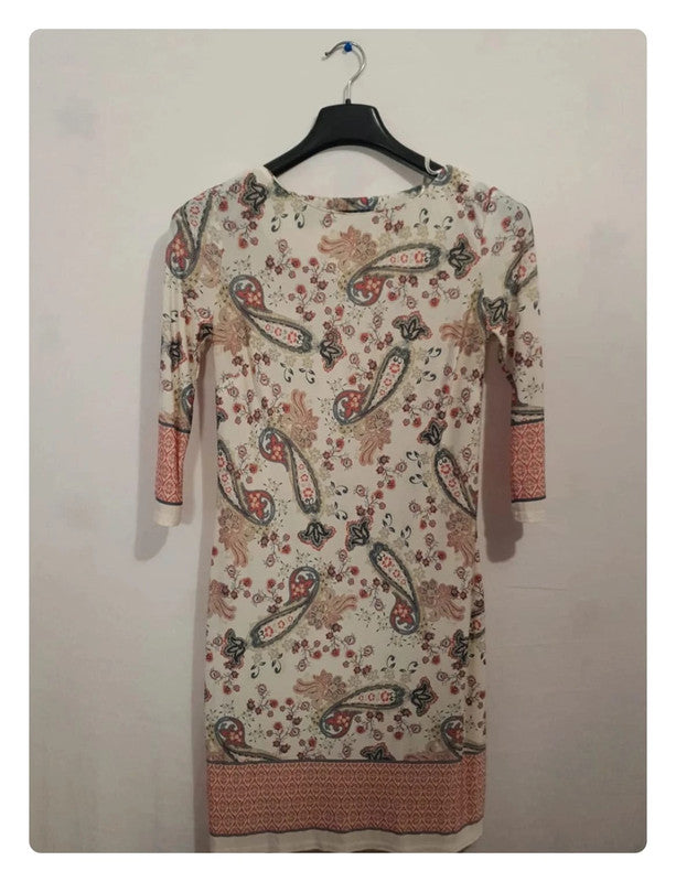 Belle robe légère à manche longue