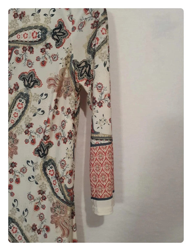 Belle robe légère à manche longue