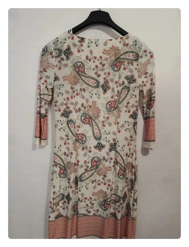 Belle robe légère à manche longue