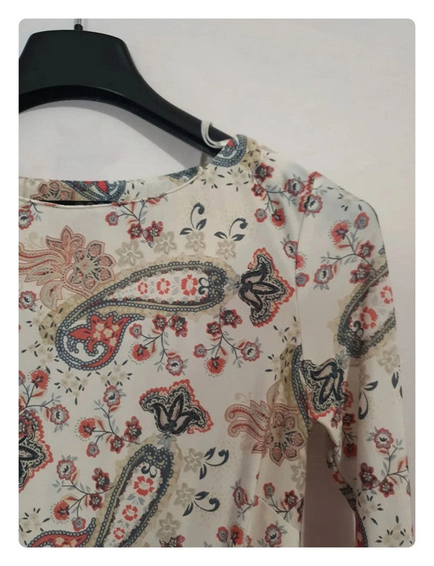 Belle robe légère à manche longue