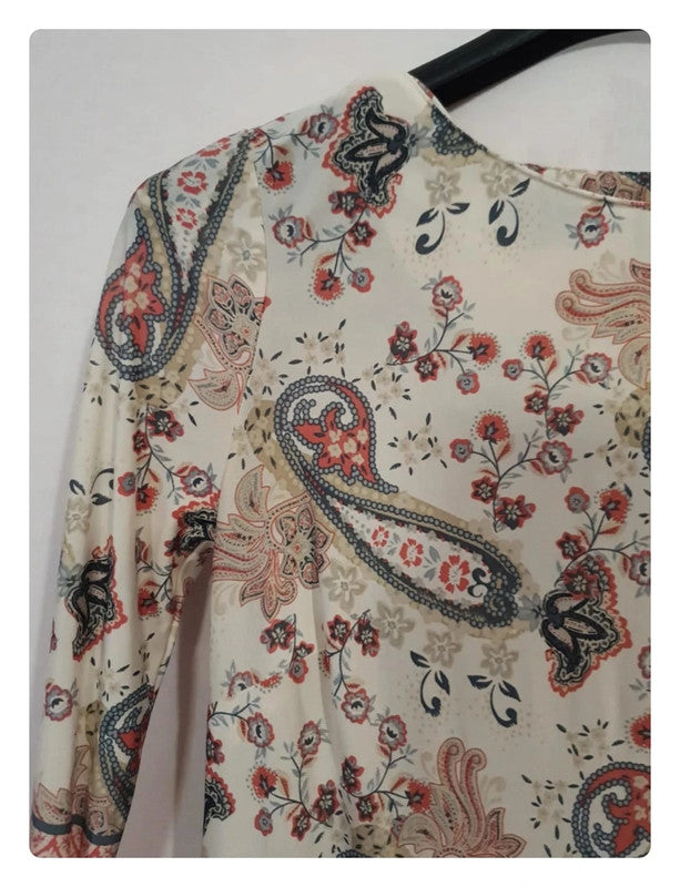 Belle robe légère à manche longue