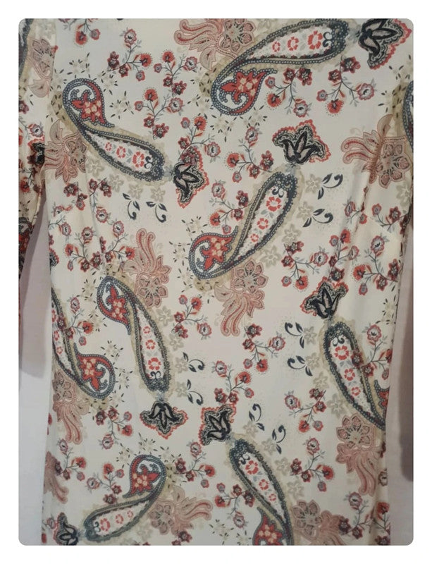 Belle robe légère à manche longue