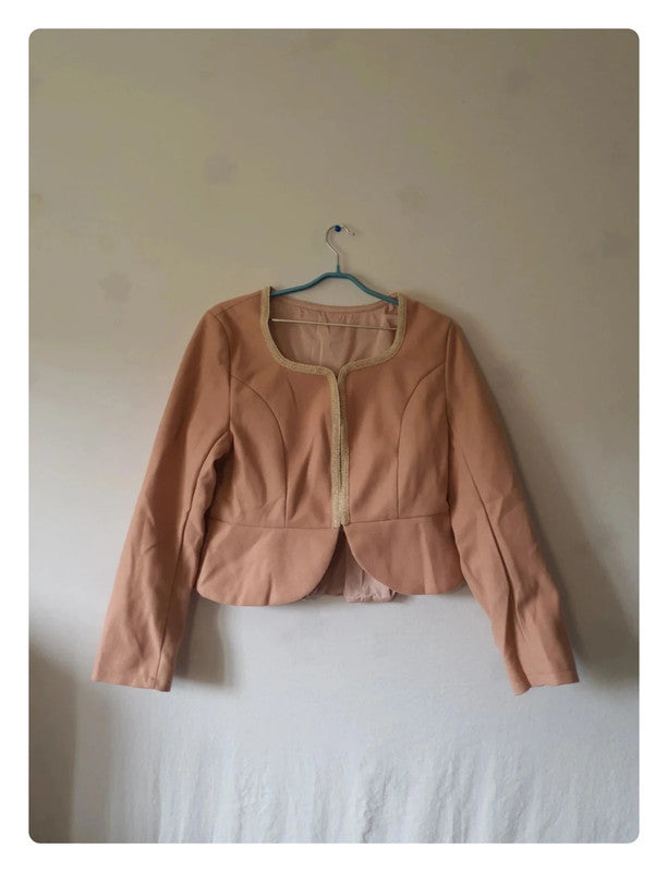 Gilet rose avec bordure doré