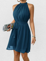Robe élégante femme à col rond et ceinture