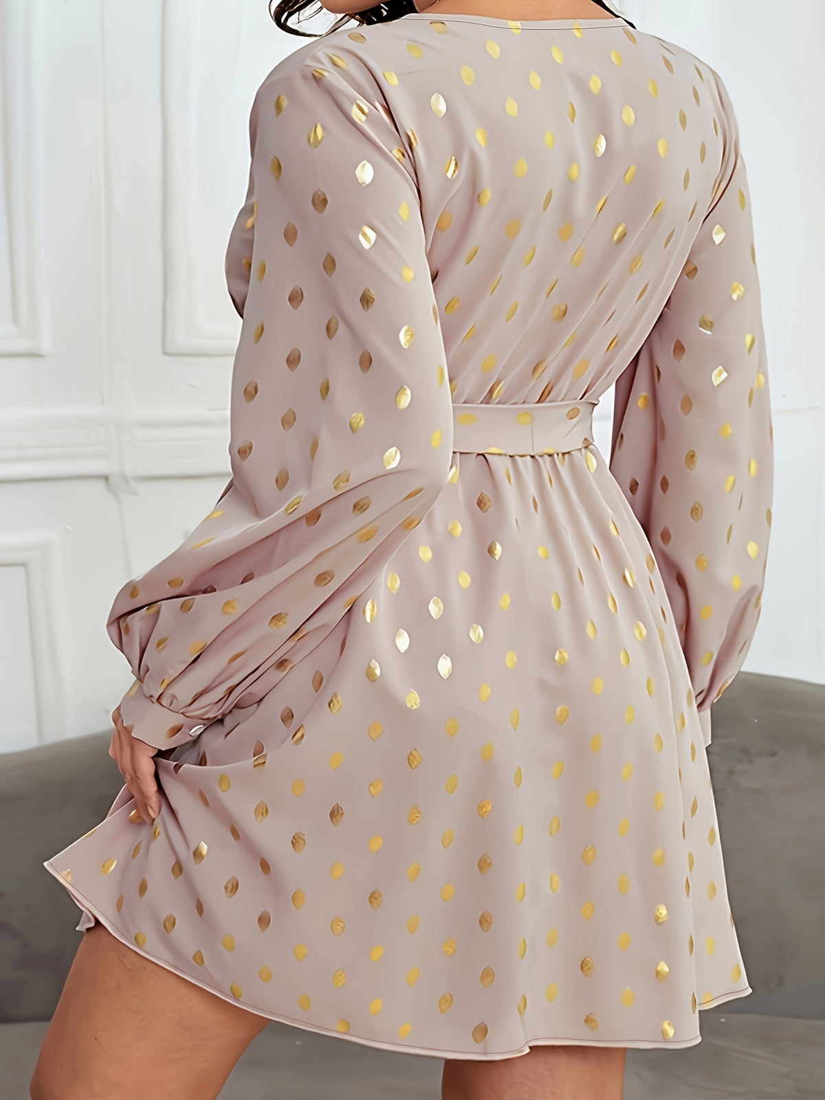 Robe élégante à pois cuivrés