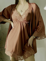 Ensemble de pyjama en satin contrasté avec dentelle