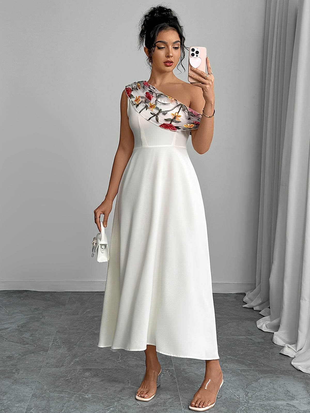 Robe longue française avec épaules dénudées