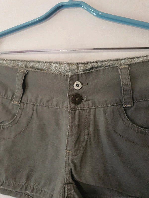 Short vert militaire