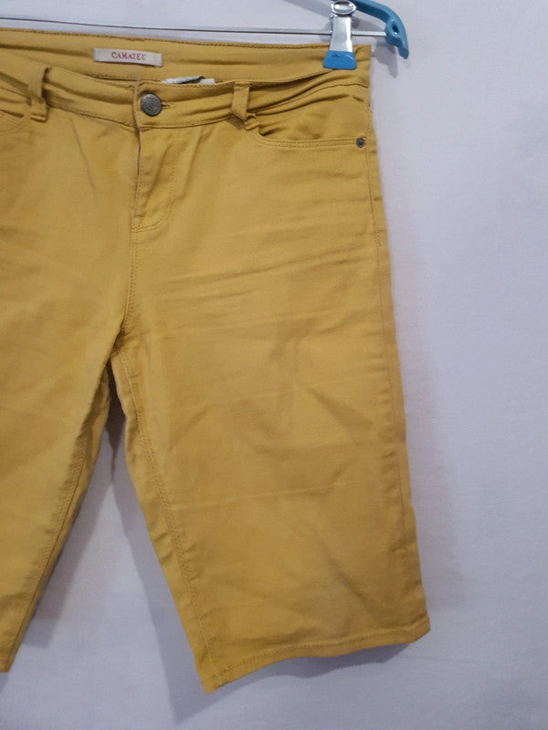 Short jaune moutarde