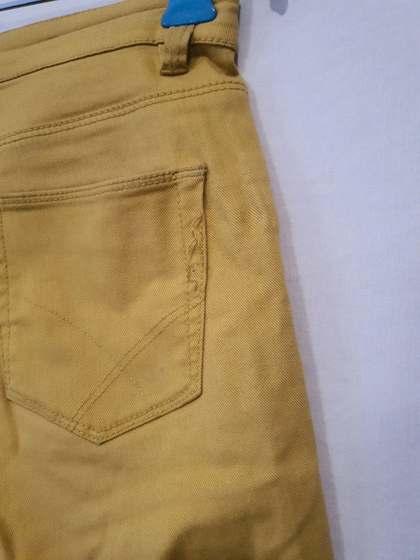 Short jaune moutarde