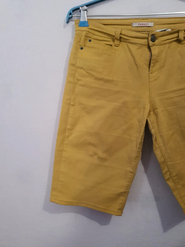 Short jaune moutarde