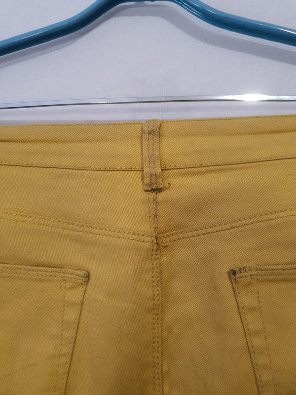 Short jaune moutarde