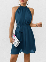 Robe élégante femme à col rond et ceinture