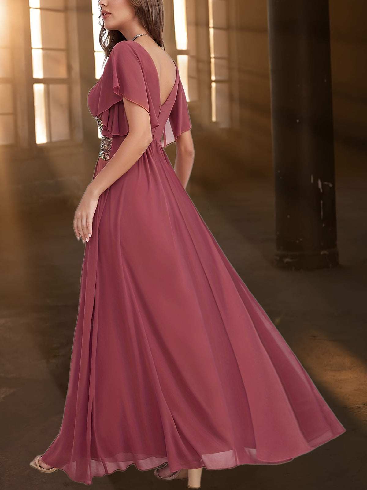 Robe longue élégante à sequins et dos nu