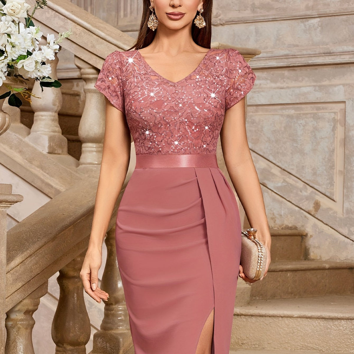 Robe élégante en dentelle à sequins avec manches pétales