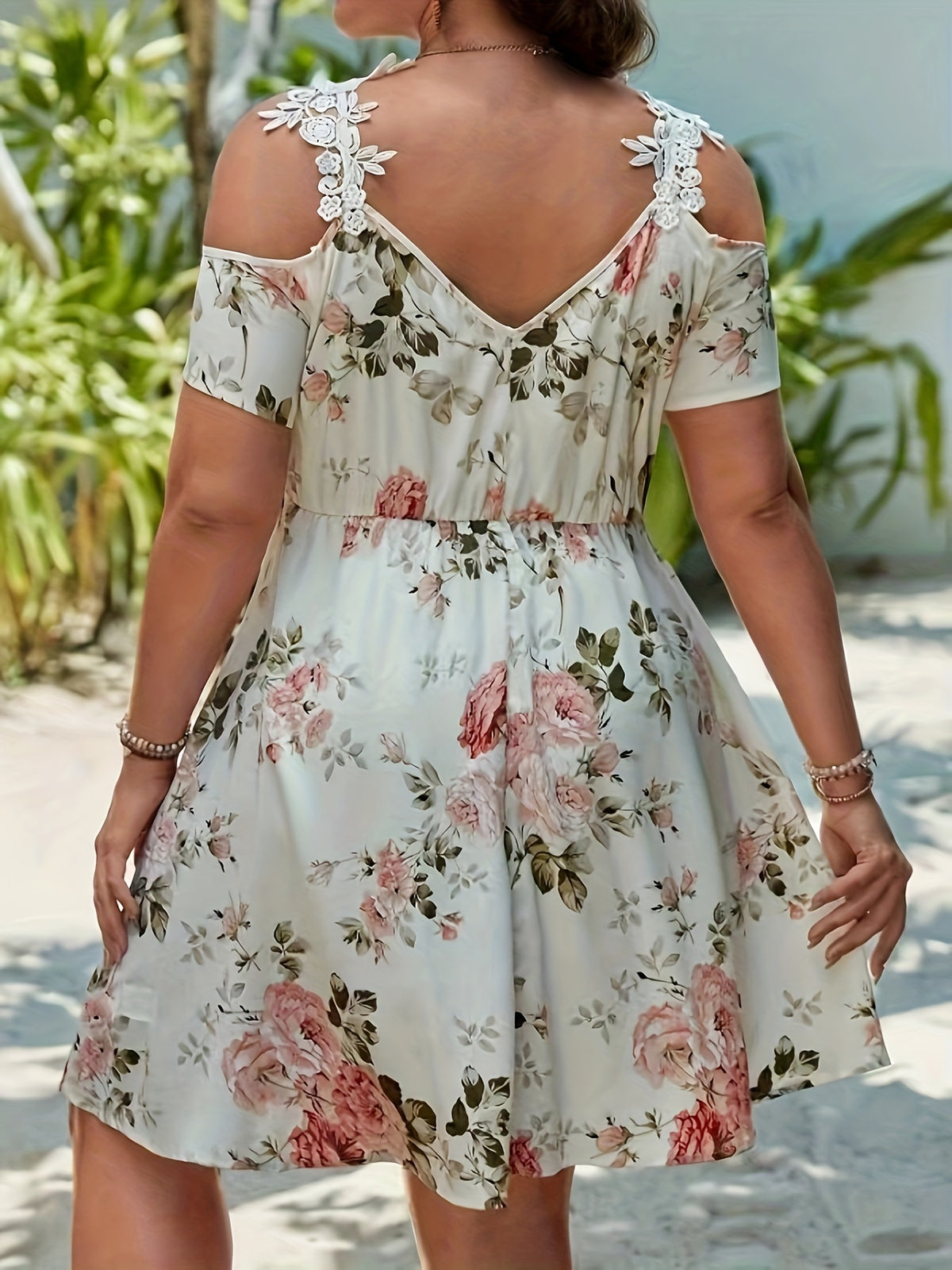 Robe grande taille à fleurs avec volants