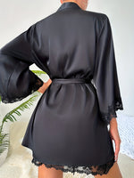Ensemble de pyjama en satin contrasté avec dentelle