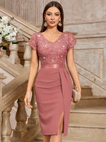 Robe élégante en dentelle à sequins avec manches pétales