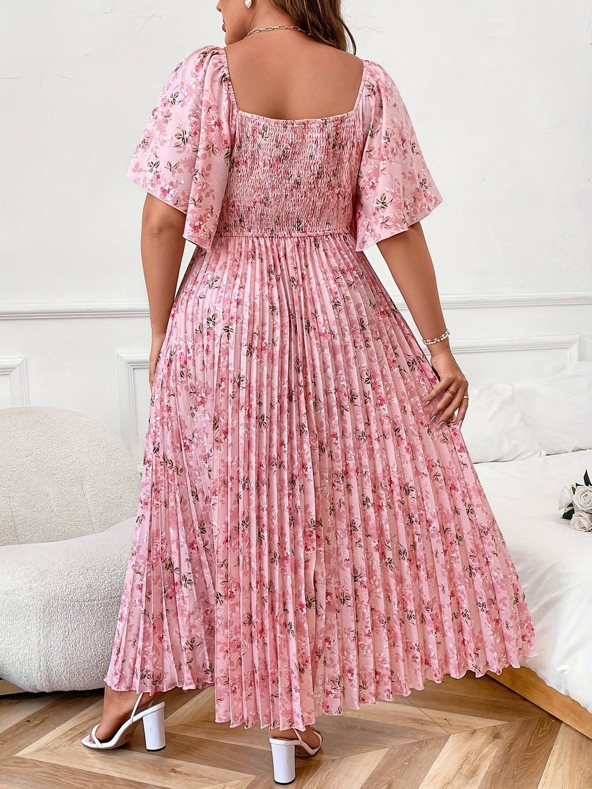 Robe longue plissée élégante à col croisé