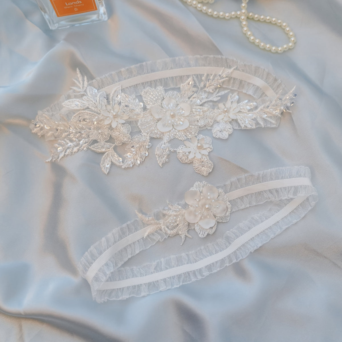 Ensemble de 2 jarretières en dentelle blanche avec broderie florale