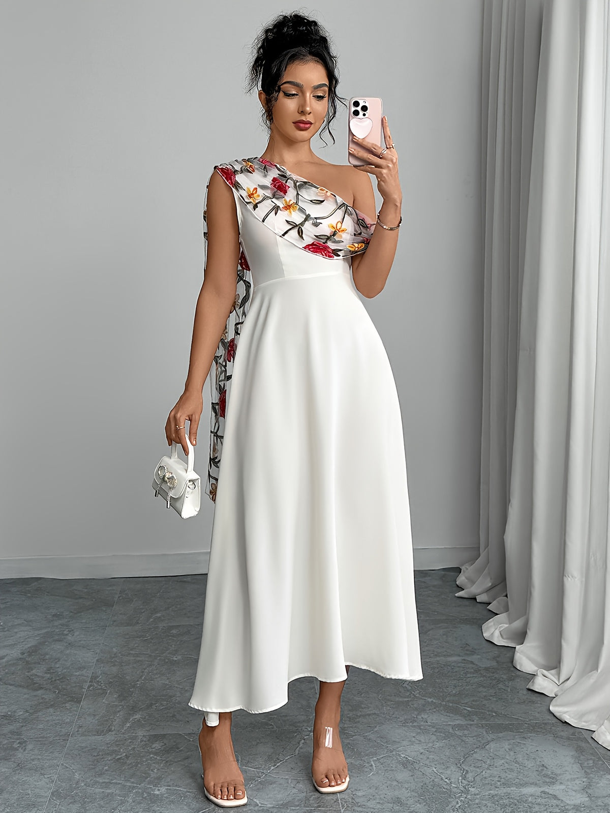 Robe longue française avec épaules dénudées