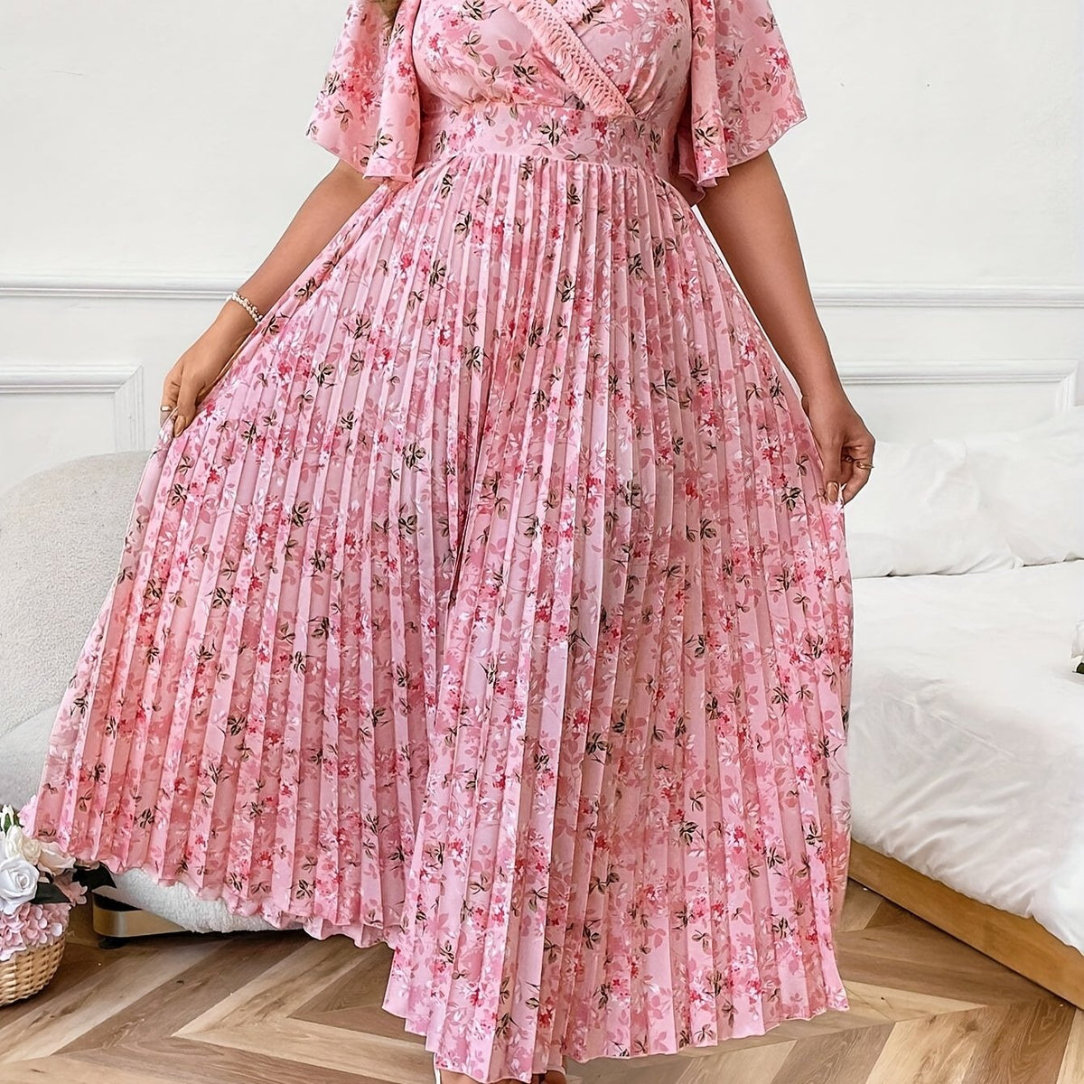 Robe longue plissée élégante à col croisé