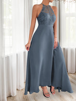 Robe longue élégante en dentelle à col halter