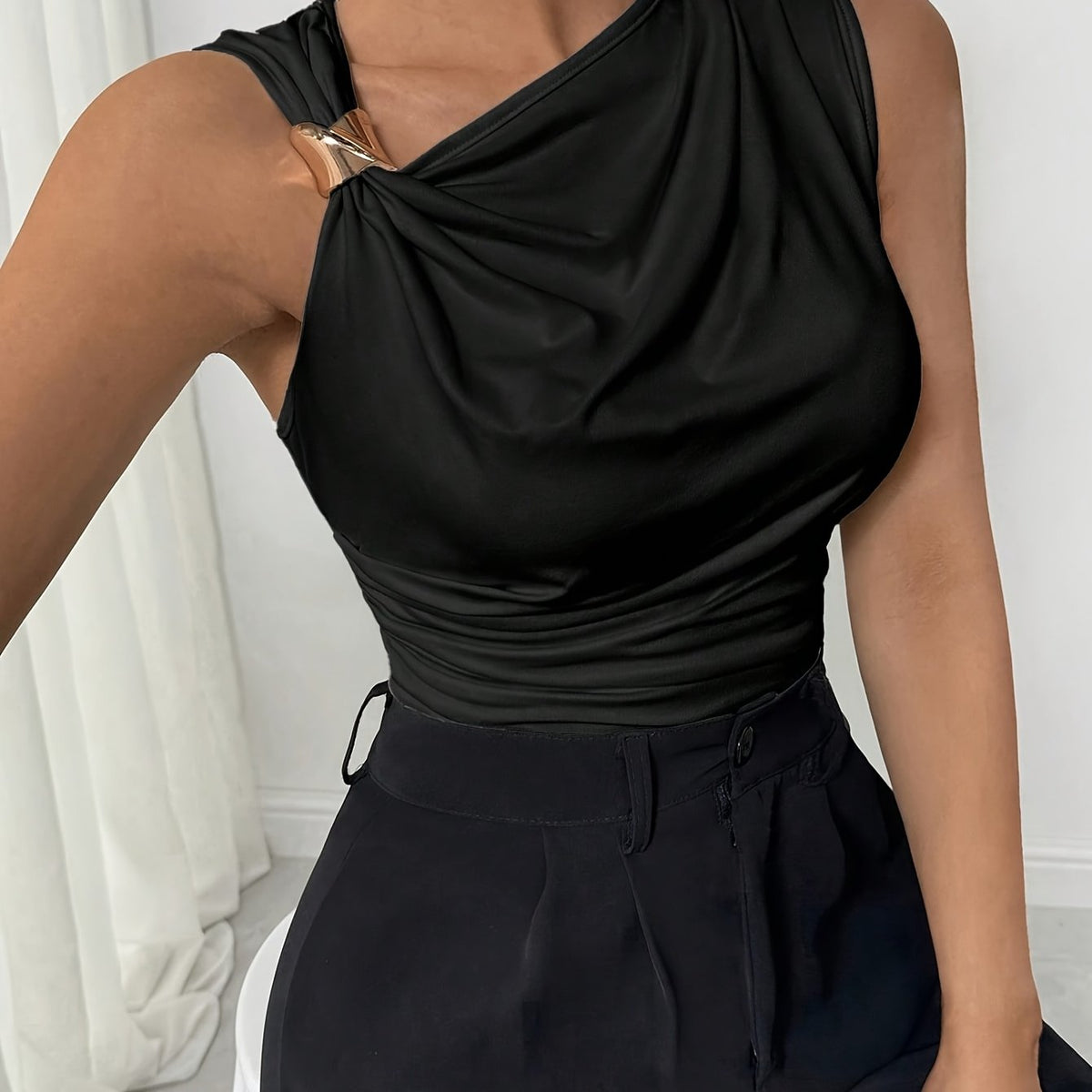 Top asymétrique élégant à une épaule #Paris