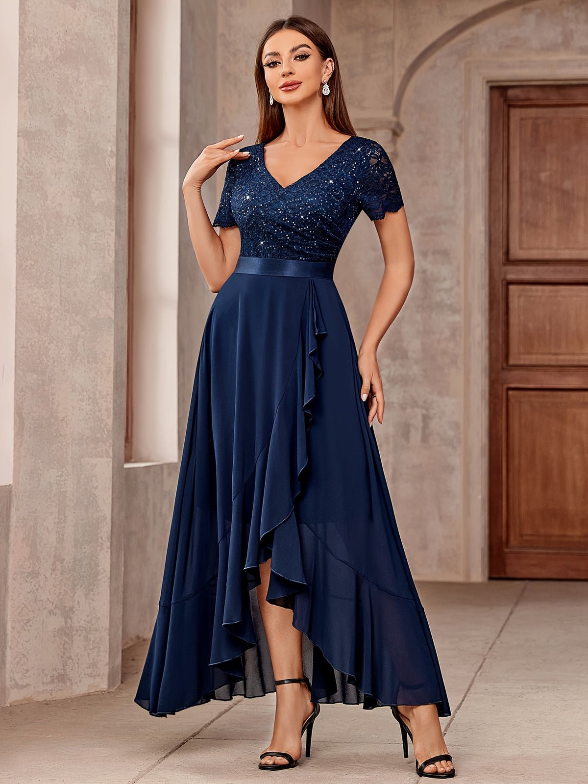 Robe longue élégante à sequins et dentelle