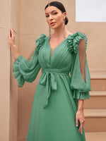 Robe longue élégante à manches bouffantes en dentelle