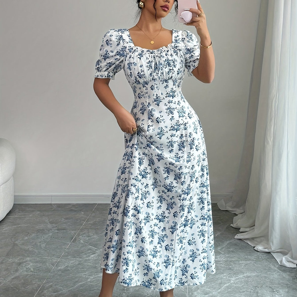 Robe mini élégante à imprimé floral bleu et blanc #Paris