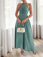 Robe longue élégante en dentelle à col halter