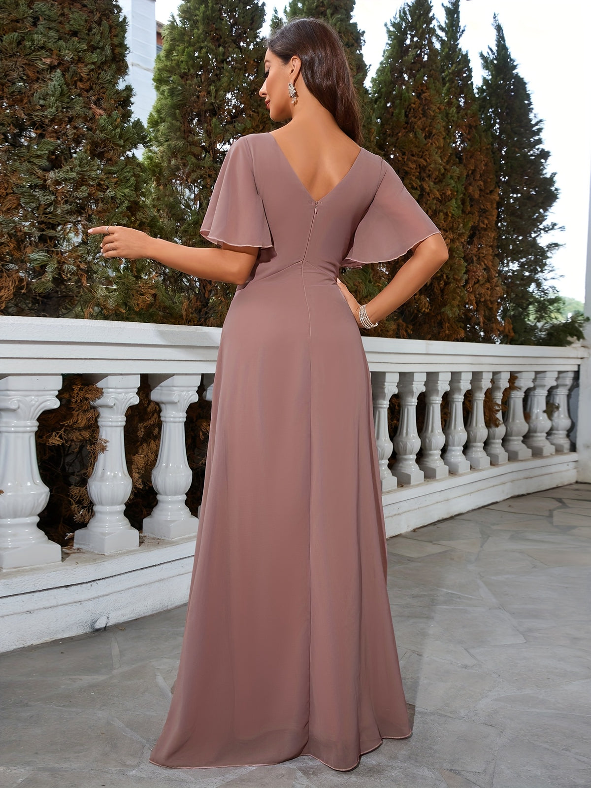 Robe longue élégante à volants en chiffon