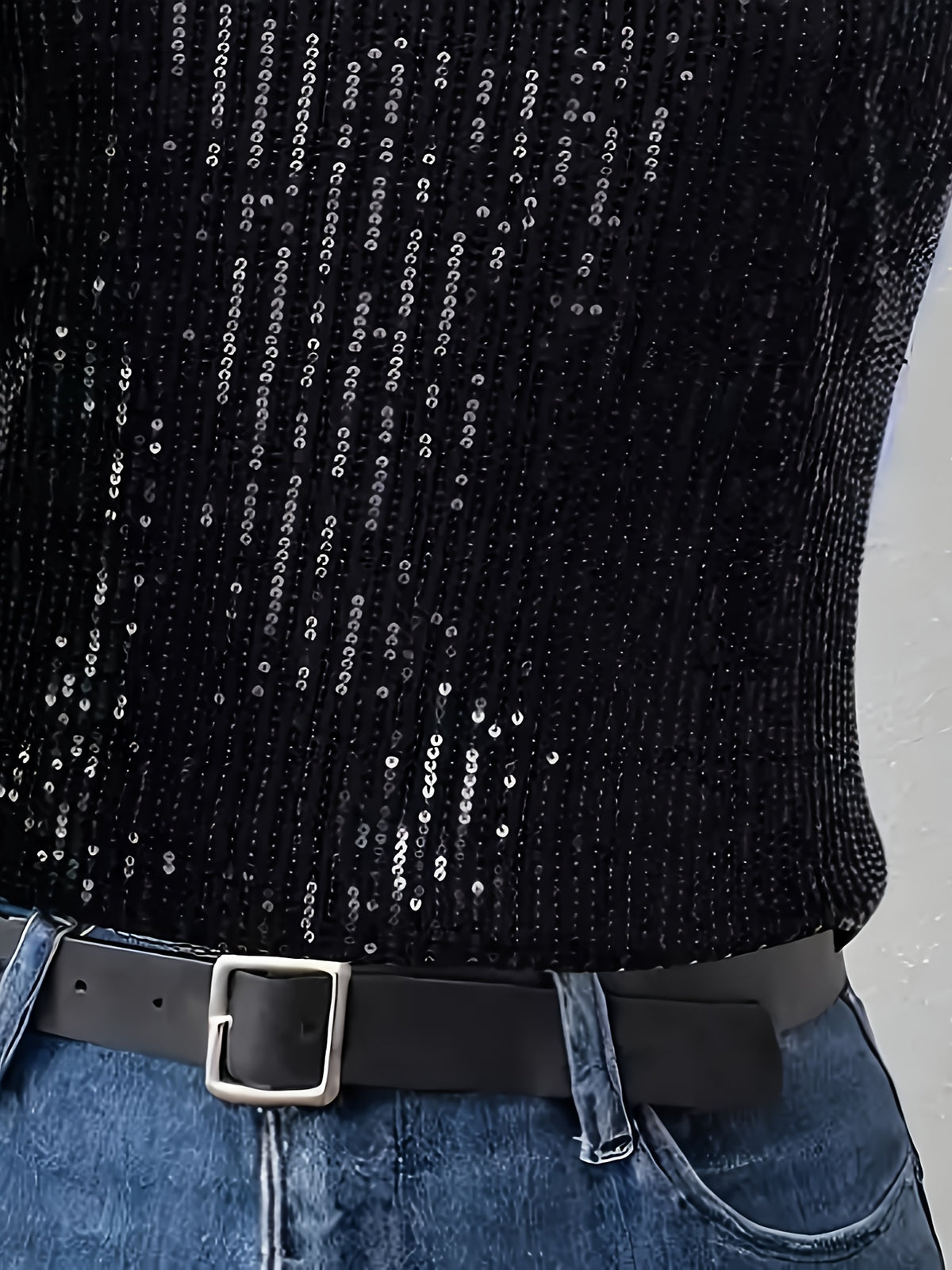 Top noir dos nu à sequins