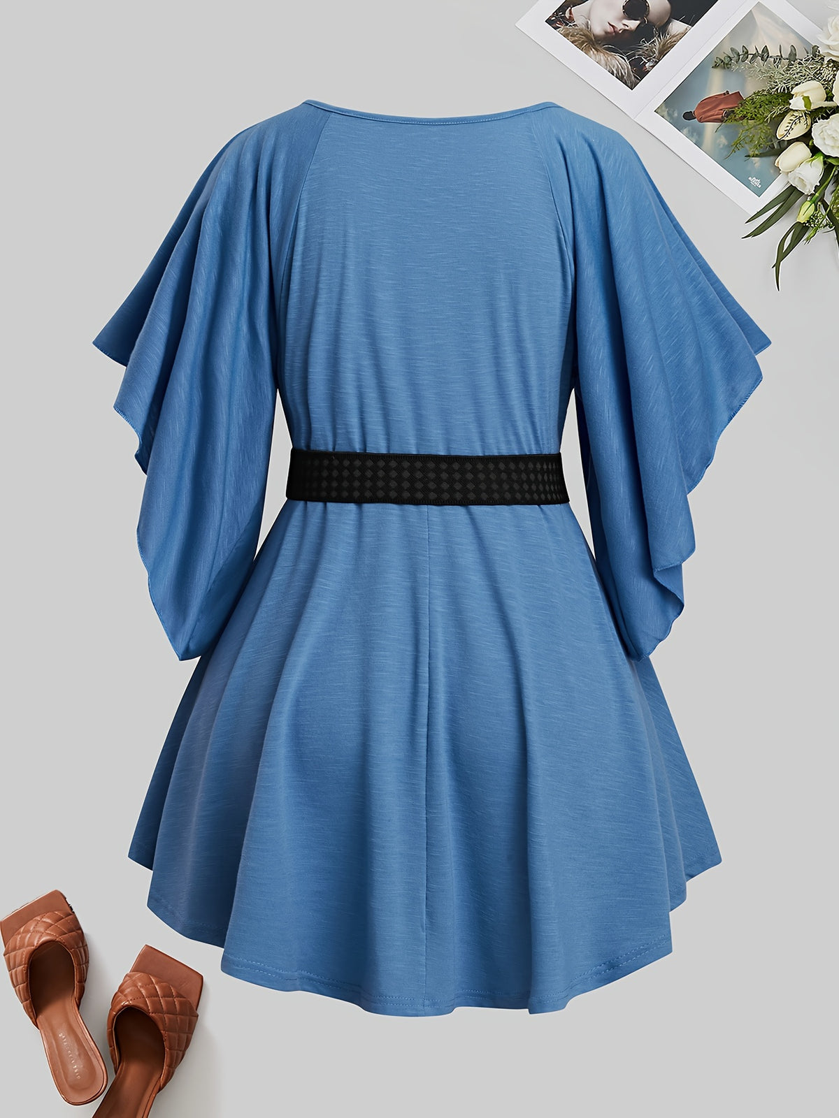 T-shirt élégant grande taille avec chaîne cœur et ceinture