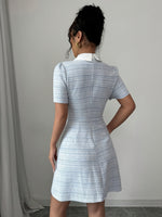 Robe mini à carreaux élégante avec col claudine #collection Paris