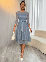 Robe midi élégante en dentelle florale