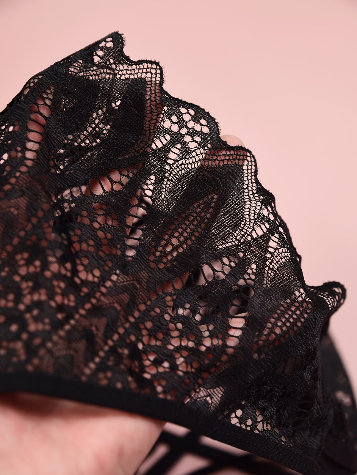 Culotte sexy en dentelle avec bretelles croisées